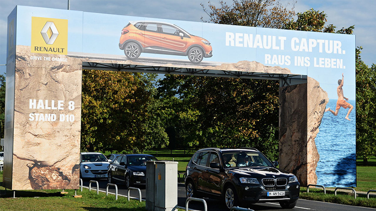 Street advertising bridge