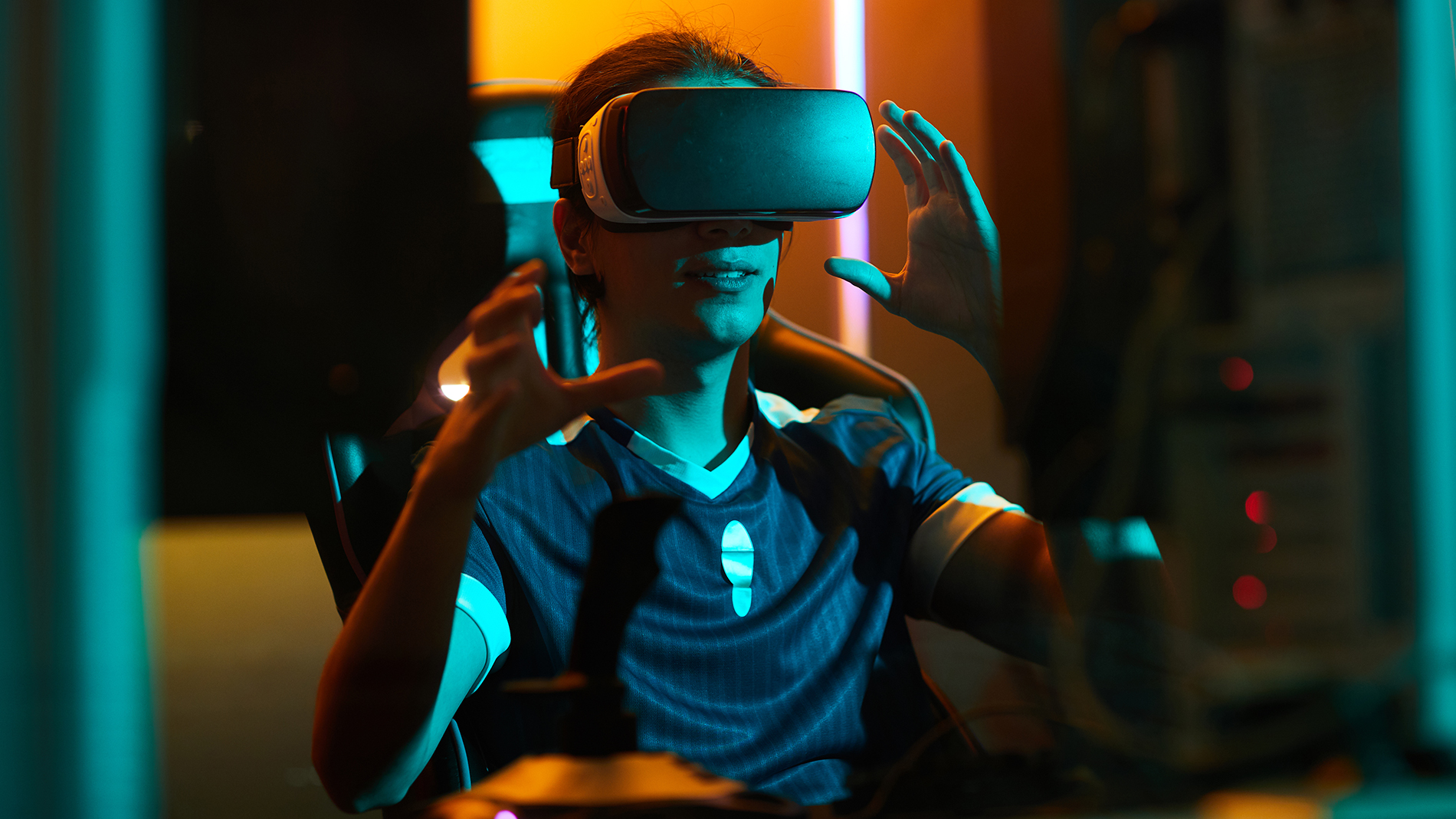 Gamer using virtual reality simulator
