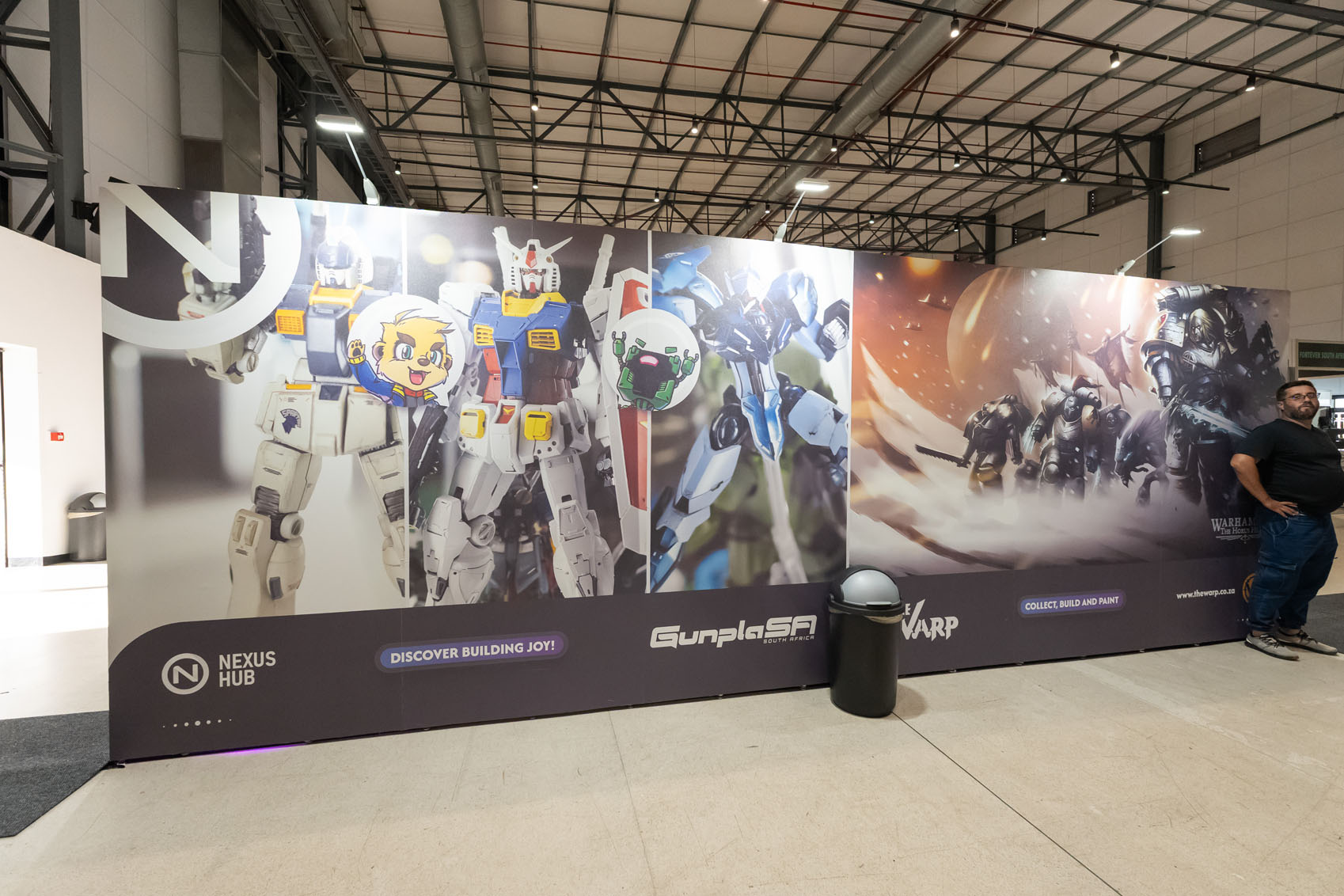 HX26-DSC02663Stands018