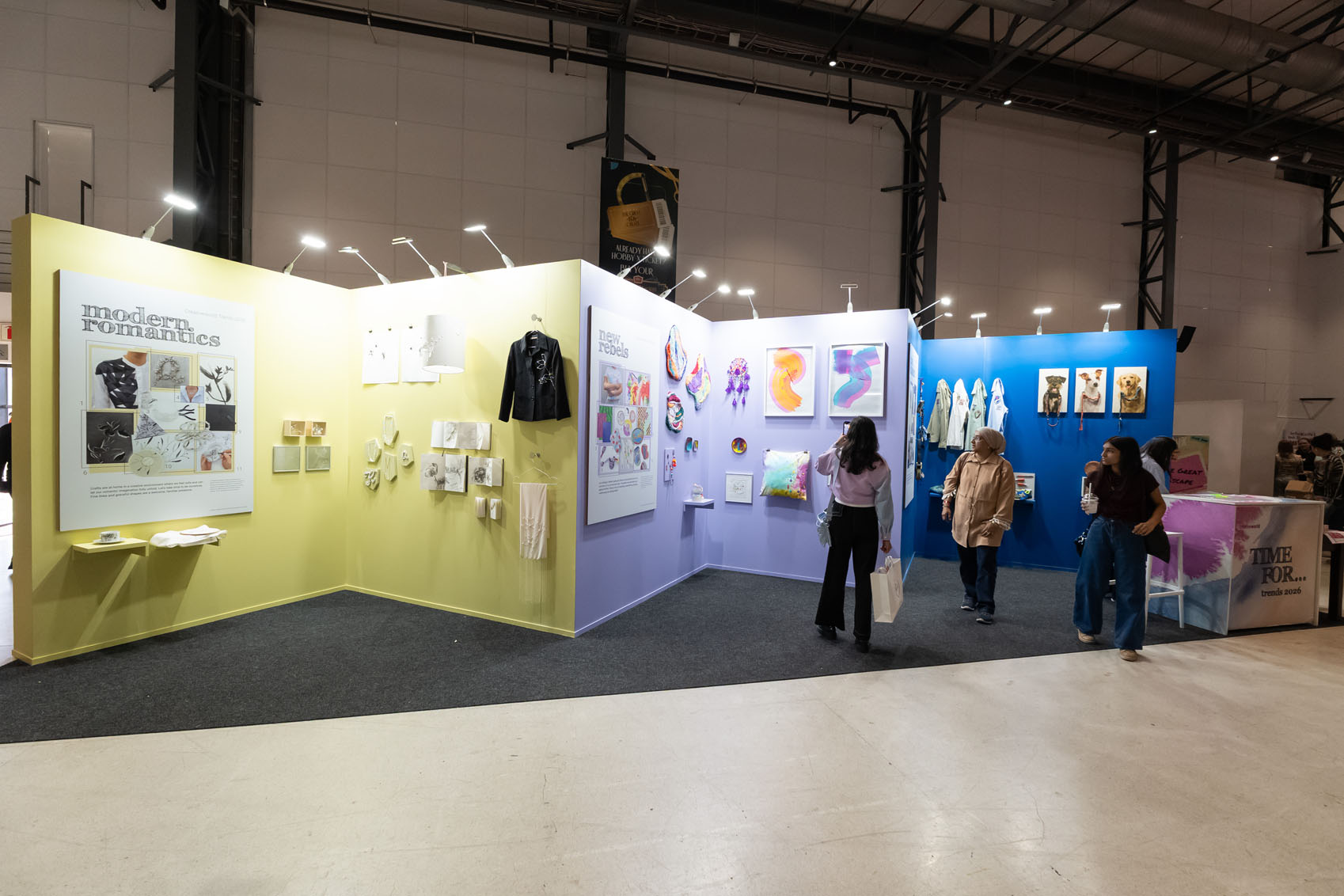 HX26-DSC02708Stands032