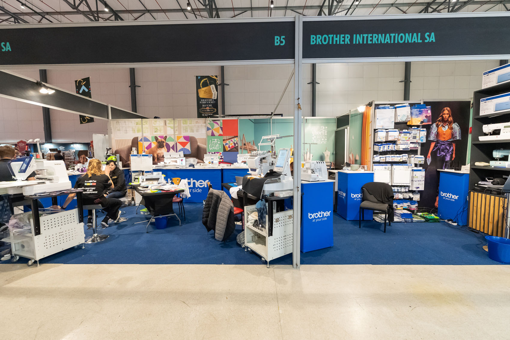 HX26-DSC02717Stands033