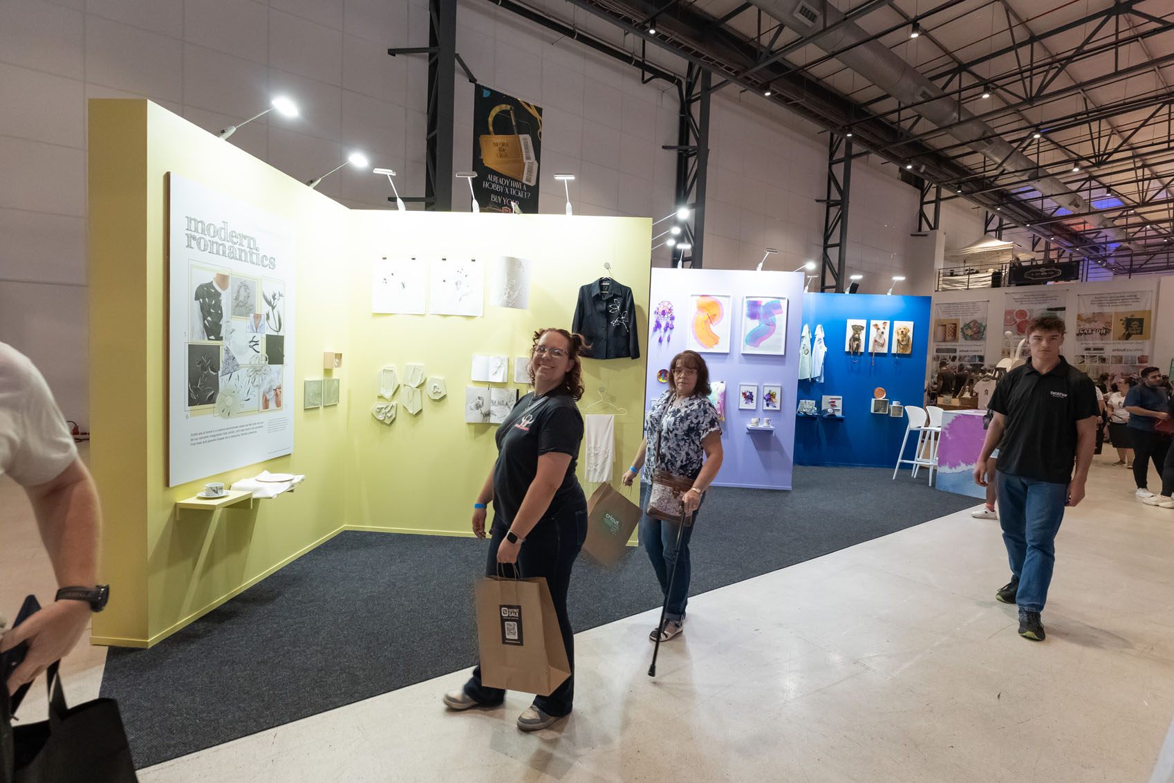 HX26-DSC04952Stands046