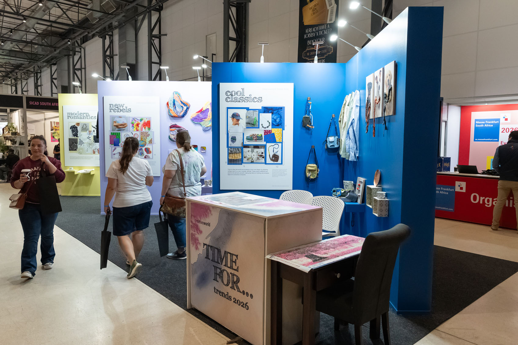 HX26-DSC04957Stands047