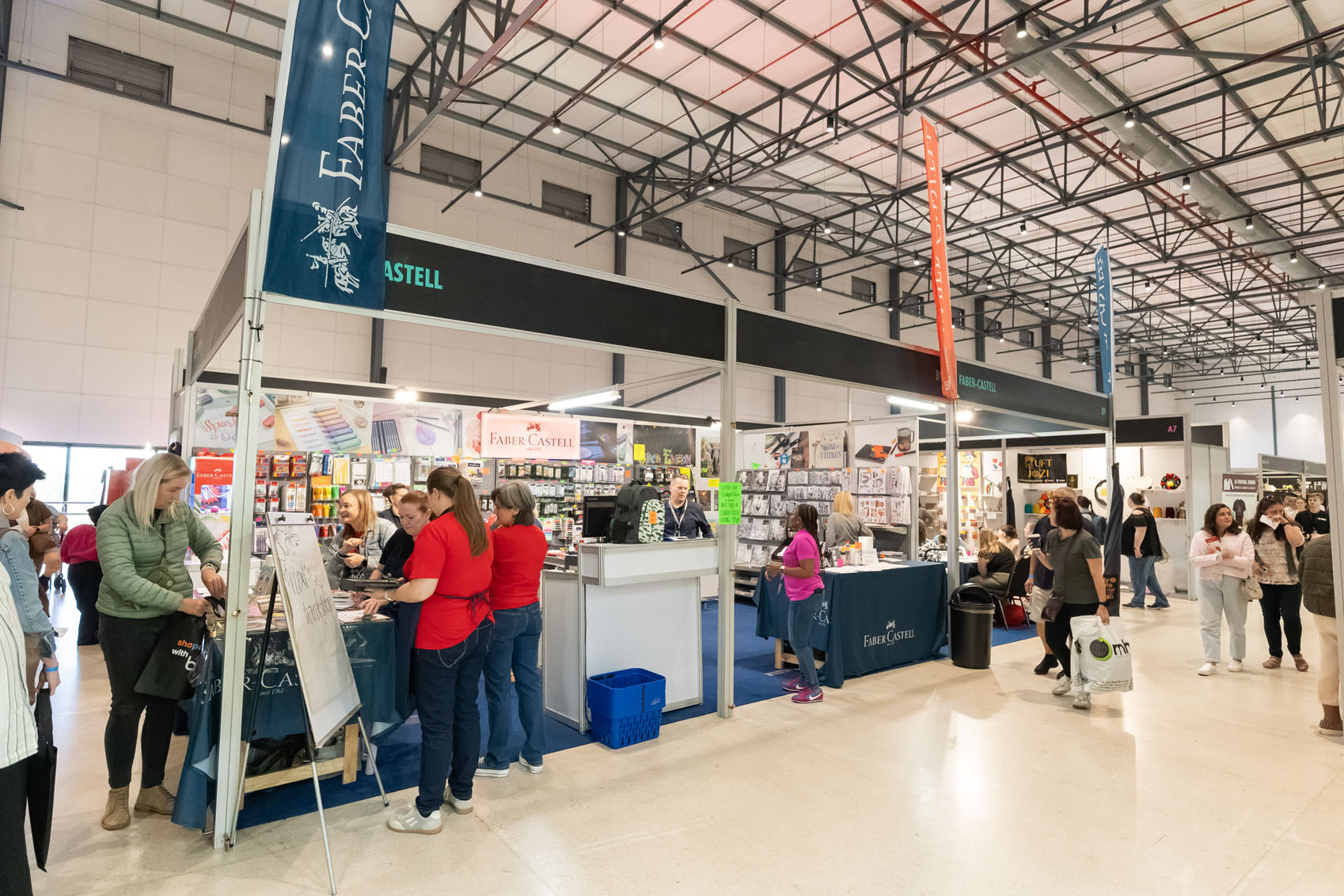 HX26-DSC04974Stands049
